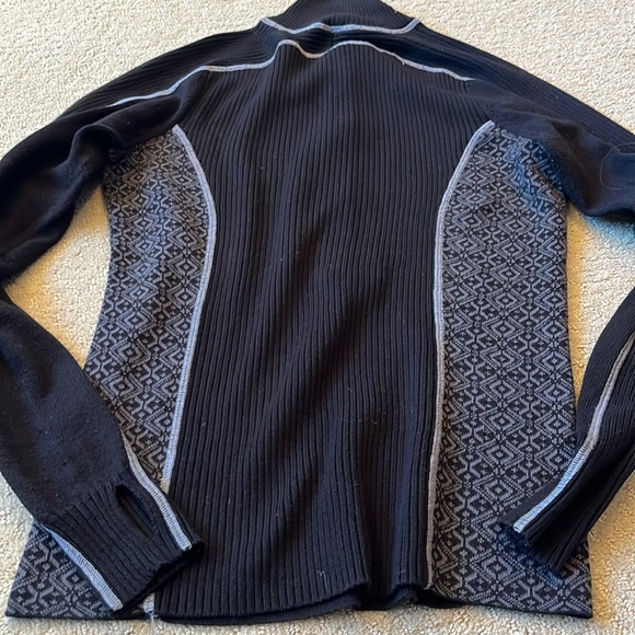 Athleta multi detailed half zip pull over sweater, gray and black size medium - Picture 6 of 7